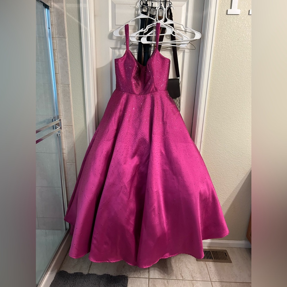 Elegant Pink/Magenta Sherri Hill prom dress